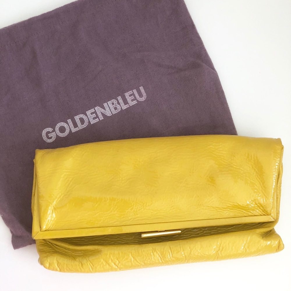Clutch in yellow patent leather